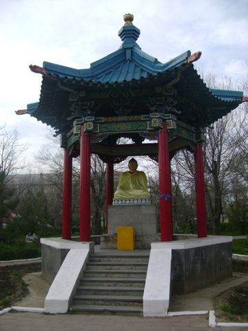 Памятник Будде