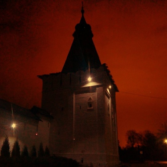 27 октября 2014, Боровск. Пафнутьев Боровский мужской монастырь (1444). Георгиевская, или Знаменская проездная башня (1635). Именно здесь в старину располагались въездные ворота
