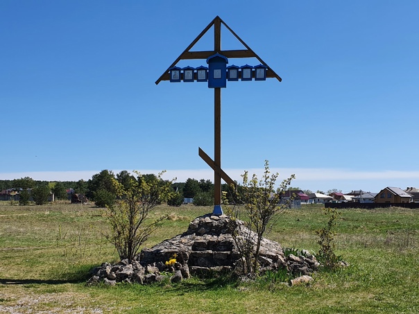 Поклонный крест на месте стояния на реке Угре, с. Дворцы, Дзержинский район, Калужская область