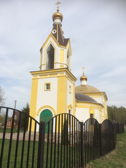 Красивая церковь в д. Ярлыково