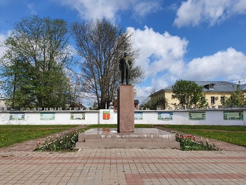 Памятник В. И. Ленину, улица Ленина, Людиново, Калужская область