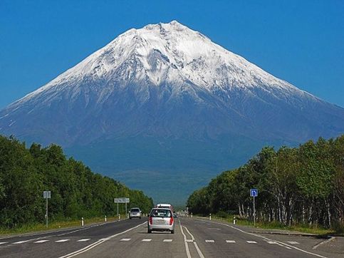 Дорога на аэропорт. Вид на Авачинский вулкан