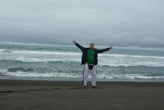 Превед с Тихого Океана. Халактырский пляж. Песочек крупный, чрный, вода очень соленая