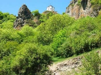 Шаанинский монастырь, переднюю часть побелили))))