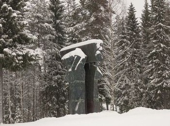 Костомукша. Монумент в честь советско-финского сотрудничества