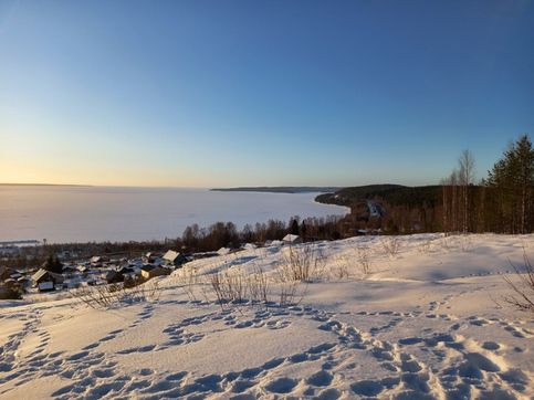 Вид на Медвежьегорск и Онежское озеро