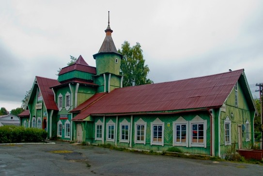 Деревянный ж/д вокзал в Медвежьегорске. Ему почти сто лет
