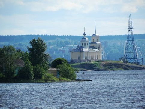 Сретенский храм города Петрозаводска (фото сделано со стороны Тихонаволока)