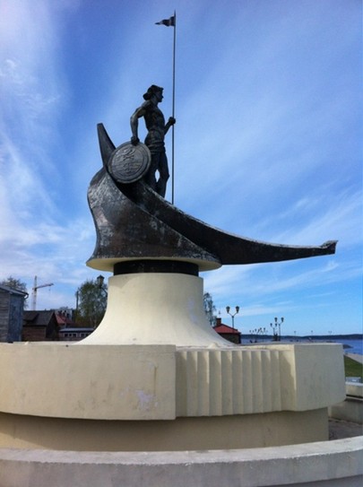 Заброшенный фонтан на Онежской набережной
