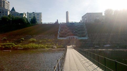 Вид с понтонного моста на набережную. Кемерово