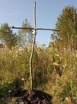 Русичи поставили крест на берегу Чумыша