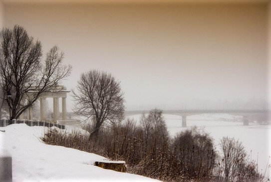 Ротонда Александровского сада вид на реку Вятка. г. Киров. Март 2015 г. Россия