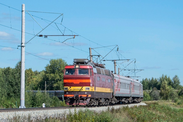 ЧС4Т-541 с пассажирским поездом на перегоне Котельнич-I - Ацвеж