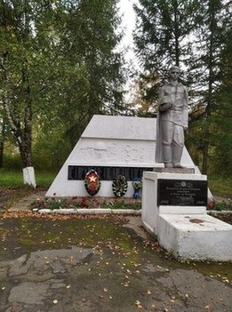 Памятник воинам, погибшим в ВОВ. п. Первомайский