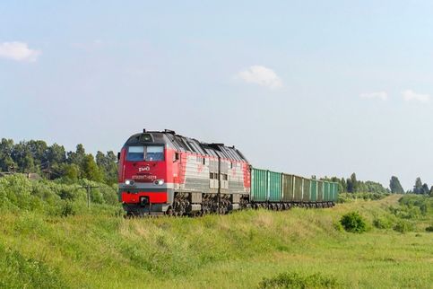 2ТЭ25КМ-0375 с грузовым поездом на перегоне Табашино - Яранск