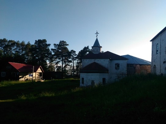 Это Черепашка слева у них зачетная клумба