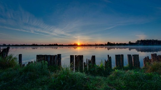 Рассвет на озере Любви