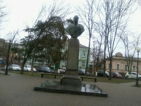 Памятник Хрюкину в Ейске. Скульптор Е. В. Вучетич