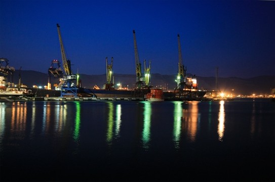 Порт Новороссийска с набережной