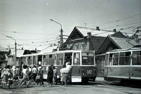 Штурм трамвая, фото 1991 г. Остановка Татар-Базар