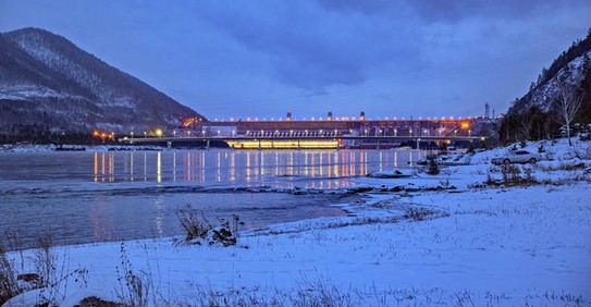 Вечер на берегу, начало зимы. 17-го ноября. Автомобильный мост и Красноярская ГЭС