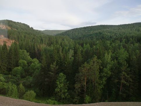 Долина реки Караульная рядом со станцией Минино (западное направление)