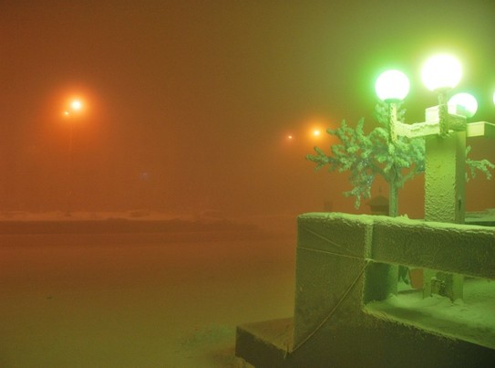 Таким встретил нас Норильск))) Полярная ночь. И туман, который, как говорят местные жители, бывает не так часто. Январь 2014 г