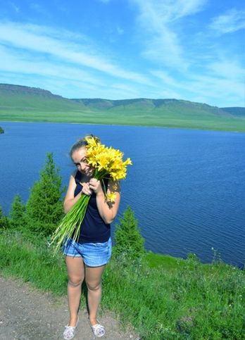 Озеро Большо та вид на гори Солбат. Красноярський край, Сибр, РФ