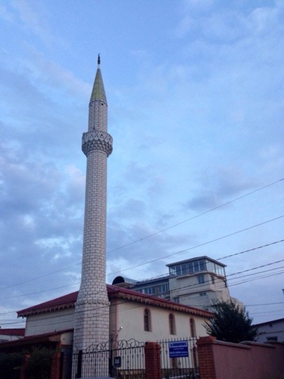 Мечеть Юкары -Джами (верхняя мечеть). Это единственное культовое мусульманское сооружение 19 века, сохранившееся в Алуште