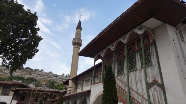 Действующая мечеть на территории дворца
