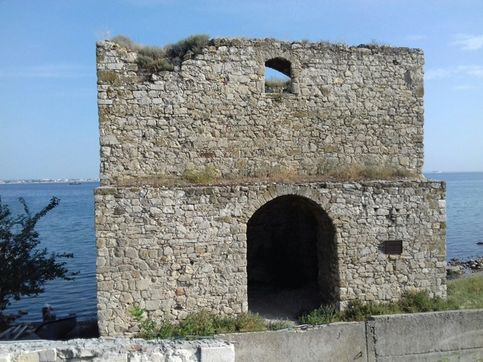 Доковая башня Генуэзской крепости, XIVв
