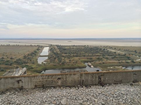 Вид на Акшатское водохранилище( испаритель Крымской АЭС )