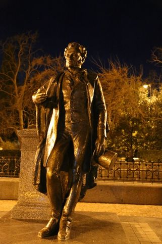Памятник Пушкину в Ялте