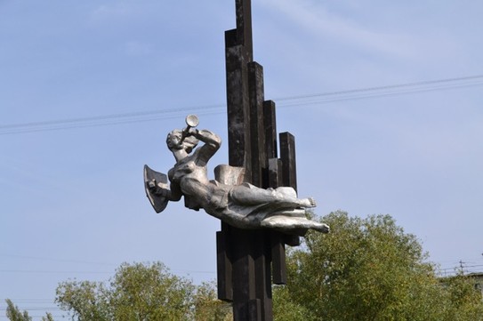 Памятник Ника-победительница, установлена к 40-летию Победы в Великой Отечественной войне