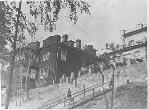 1940. Второе озеро, Славянская набережная. Лестница к дому. С бельведером