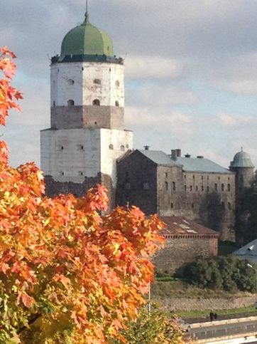 Выборгский замок осенью