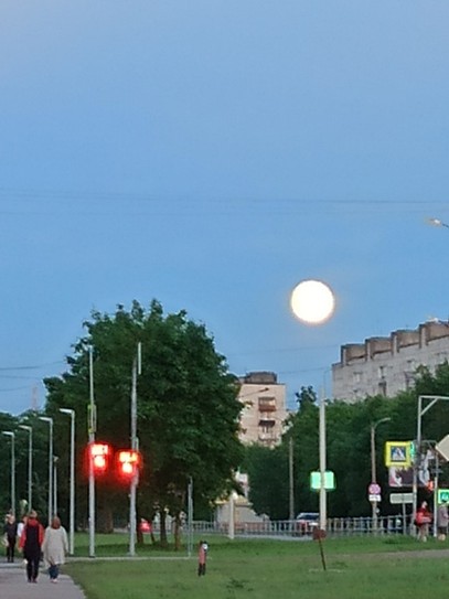 Ночь. Луна в Кингисеппе