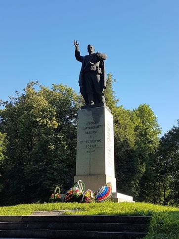 Памятник  88 партизанам, погибшим во время войны