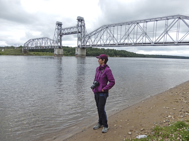 Кузьминский мост во время разводки, река Нева, Ленинградская область, 16 июля 2020 года