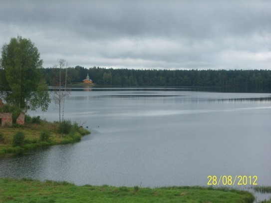 Рощинское озеро, на берегу Пантелеймоновский скит