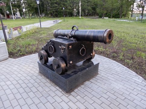 Пушка, памятник фрегату Штандарт, Лодейное Поле, Ленинградская область, 10 июня 2019 года