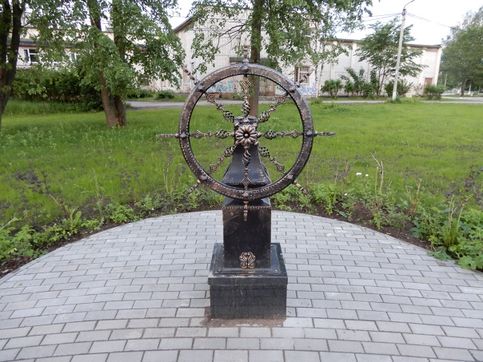 Штурвал, памятник фрегату Штандарт, Лодейное Поле, Ленинградская область, 10 июня 2019 года