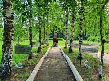 Братское воинское захоронение, Старое кладбище, Луга, Ленинградская область. Ночная вкусняшка!