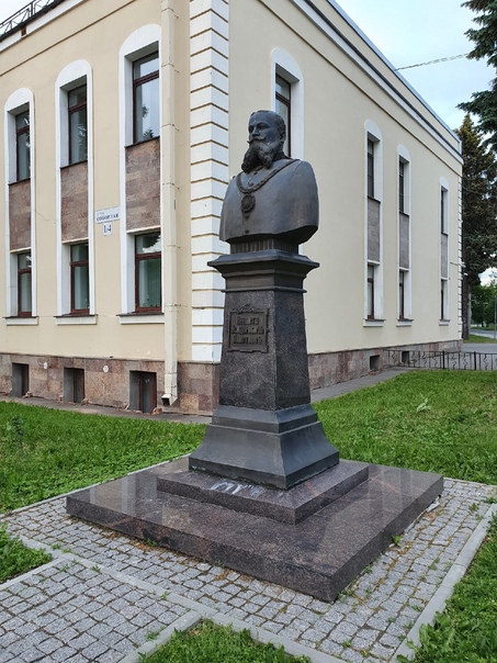 Памятник А. И. Полотнову, Колпино, Санкт-Петербург. Наращивание ресничек. 1 объем