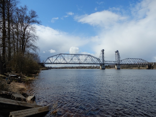 Кузьминский мост, река Нева, Ленинградская область, 27 апреля 2020 года