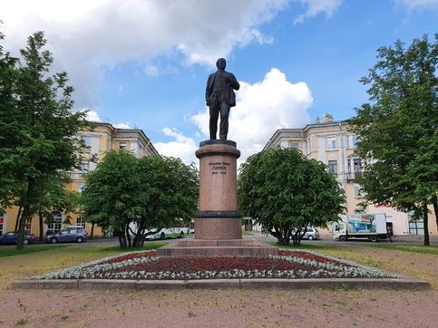 Памятник В. И. Ленину, Колпино, Санкт-Петербург. Уточки плывутСпортивный Комплекс Крылатское Ледовый Дворец