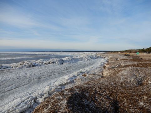 Горы льда на берегу Финского залива, Сестрорецкий курорт, Санкт-Петербург, 21 февраля 2020 года
