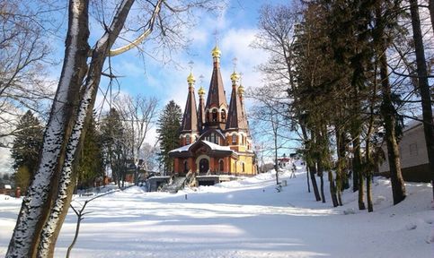 Храм недалеко от Осиновой рощи в Петербурге