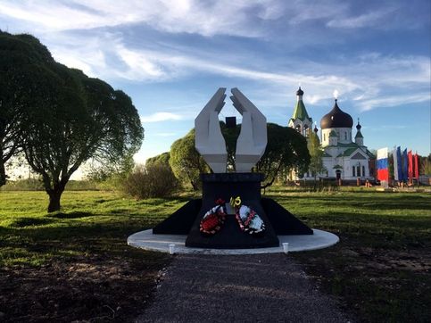 Памятник чернобыльцам гражданам города Сланцы