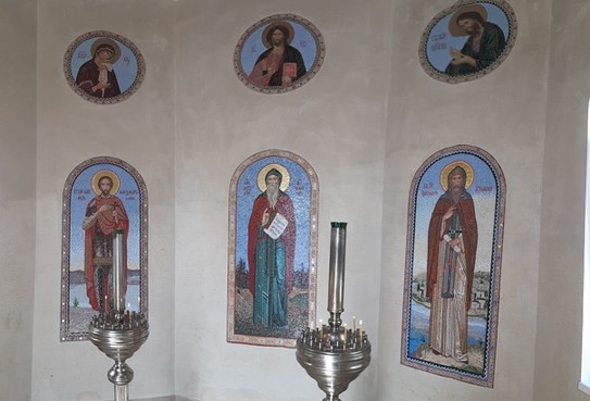 Фрески Преподобных на стене в часовенке у озера в Антониево- Дымском монастыре